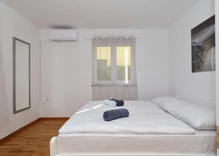 Apartments Oliva