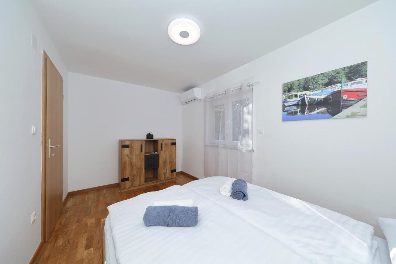 Oliva Apartment Vrsi